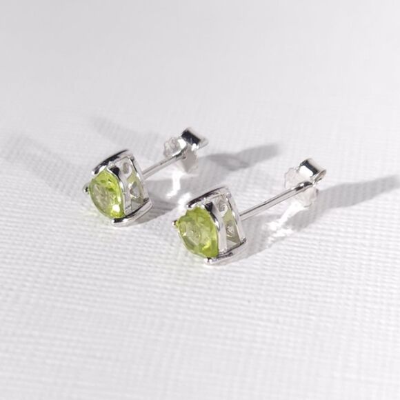 Peridot 5 mm Heart Post Earrings - Picture 2 of 4
